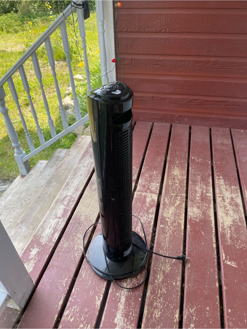 Black Tower Fan - Sleek Oscillating Design noisy